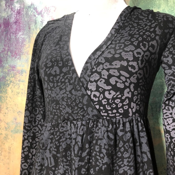 📌 Hurley Black Dress with Deep V-Neckline Front and Back - Picture 7 of 8